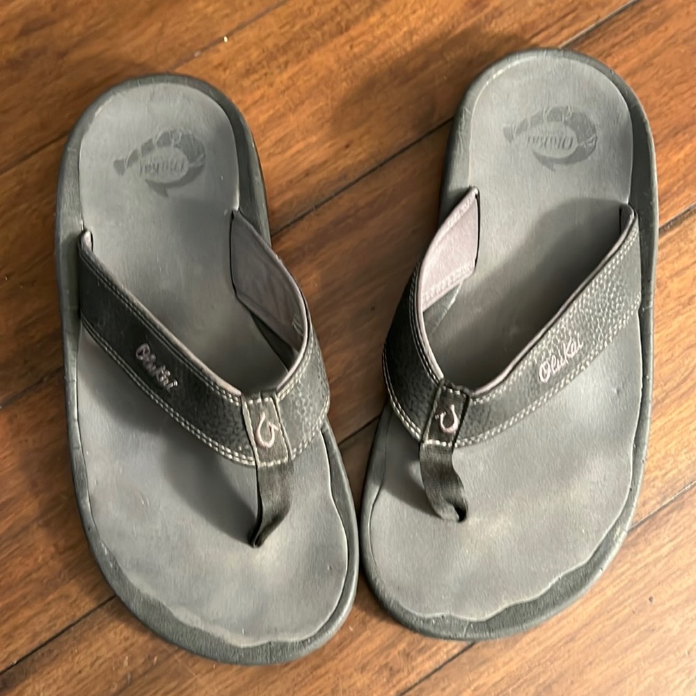 Gently worn Olukai Ohana Flip Flops